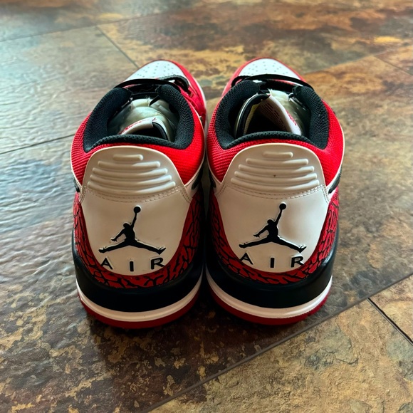 Jordan Legacy 312 Low ‘Chicago Red’ - Picture 3 of 5